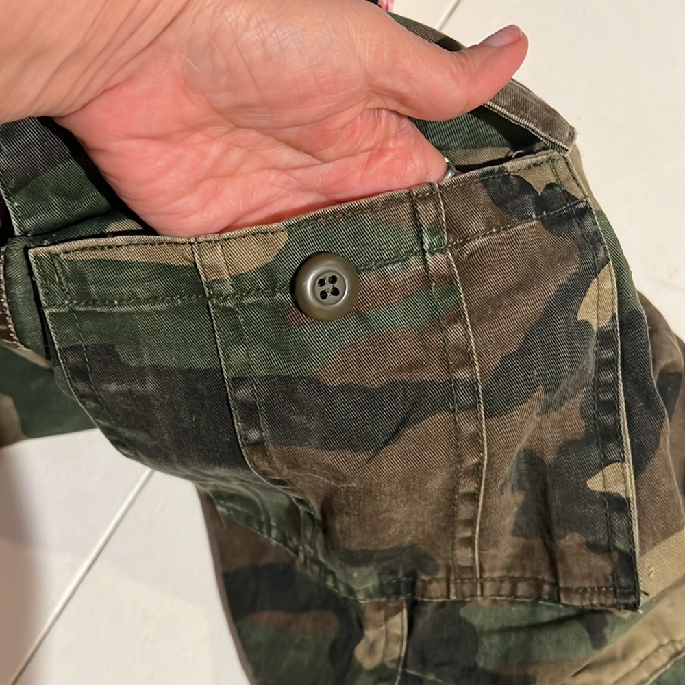 Camo crop pants with patches women’s XS - Picture 10 of 16